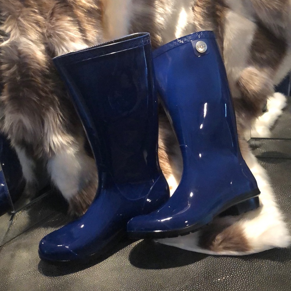 Beautiful Authentic Ugg Shaye rain boots ☔️